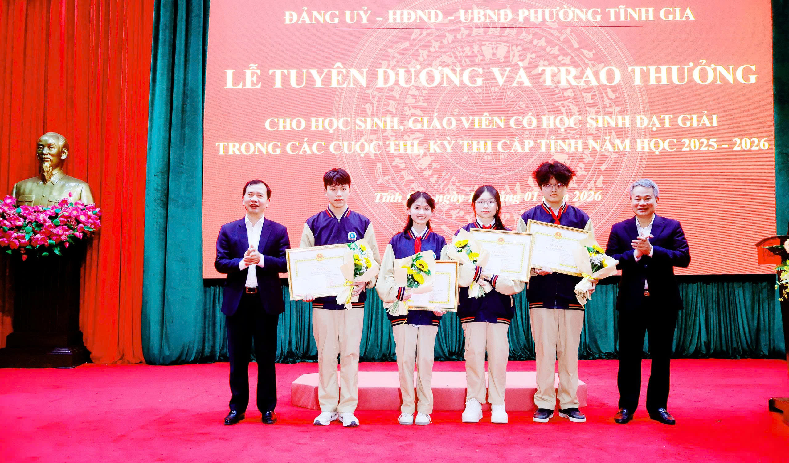 Anh-tin-bai